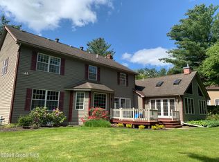 43 Edison Dr, Niskayuna, NY 12309