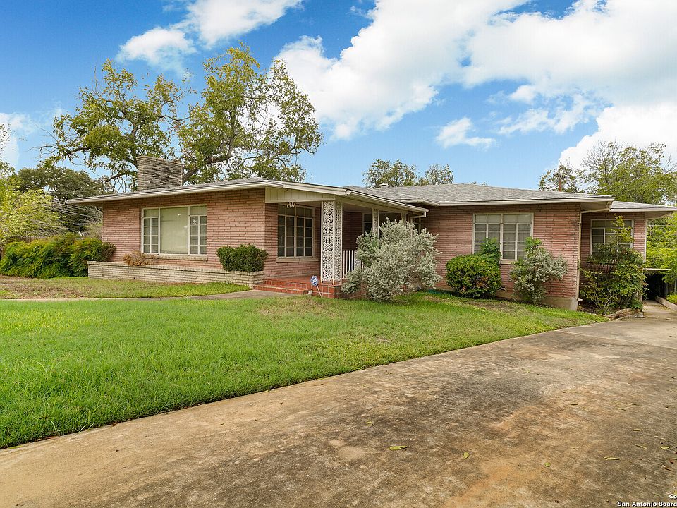 1st image of 207 Carol Ann Dr