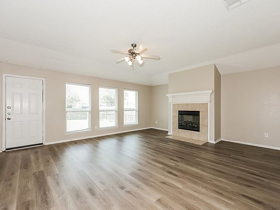 3rd image of 721 Horseshoe Ct