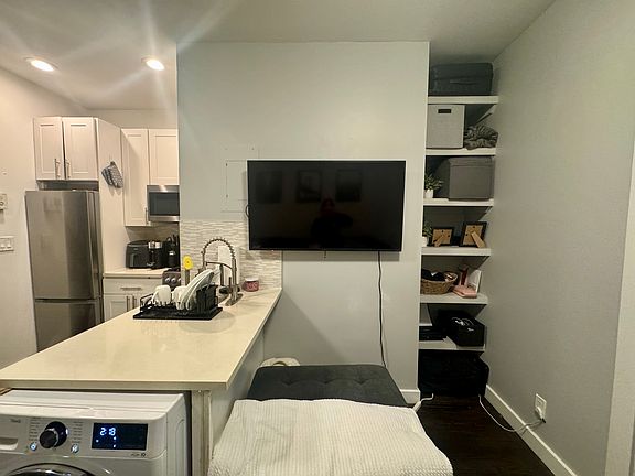 5th image of 234 E 88th St APT 1C