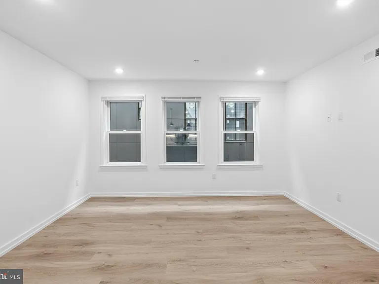208 Vine St #3F — Photo 14