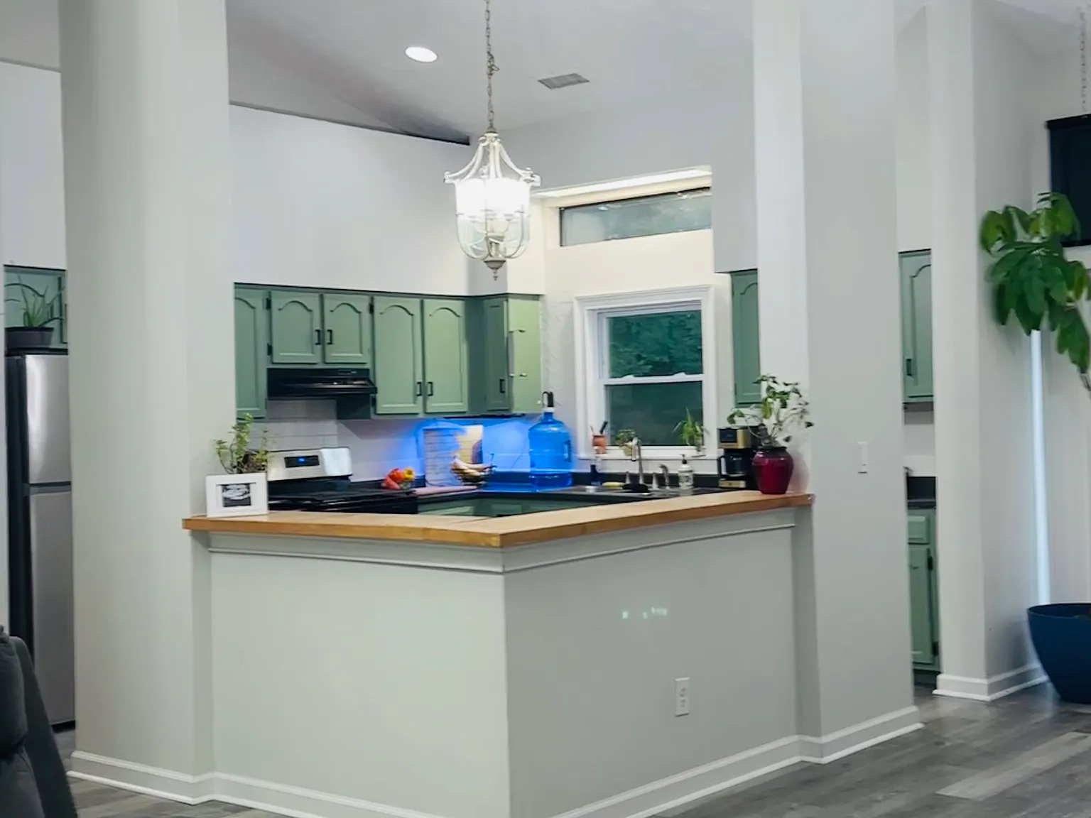 4 bed, 2220 sqft, $2,875 — Photo 3