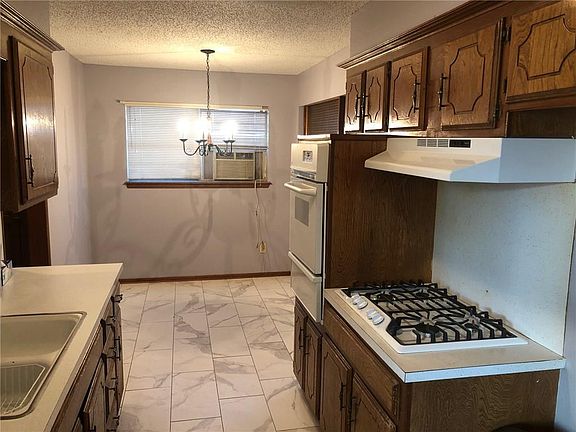 2nd image of 723 NE 5th St