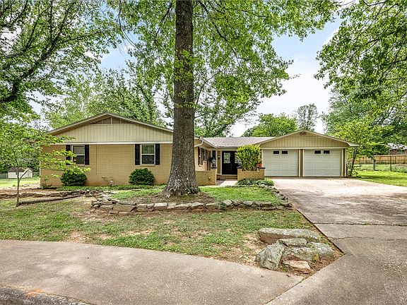 2nd image of 2917 N Mayberry Ln