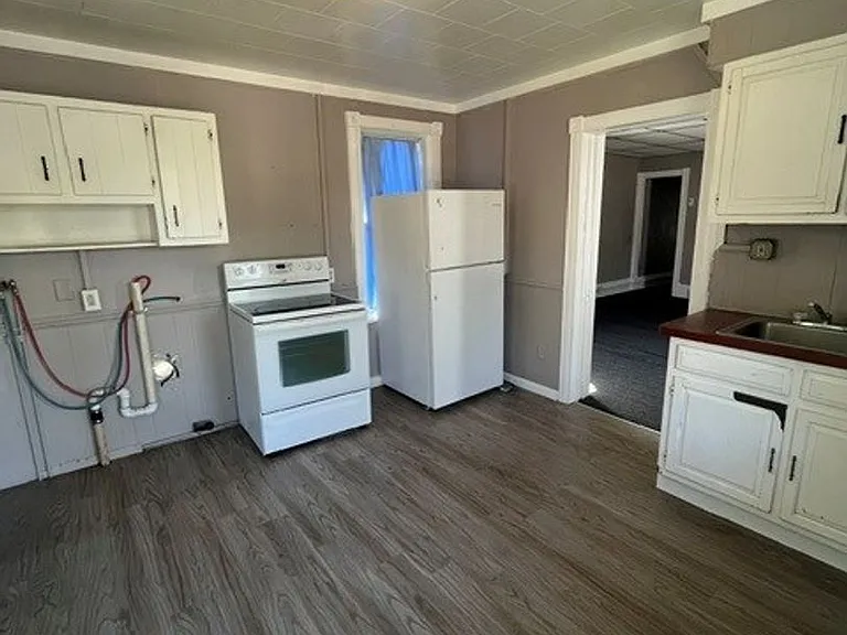 223 W Rowe St — Photo 6