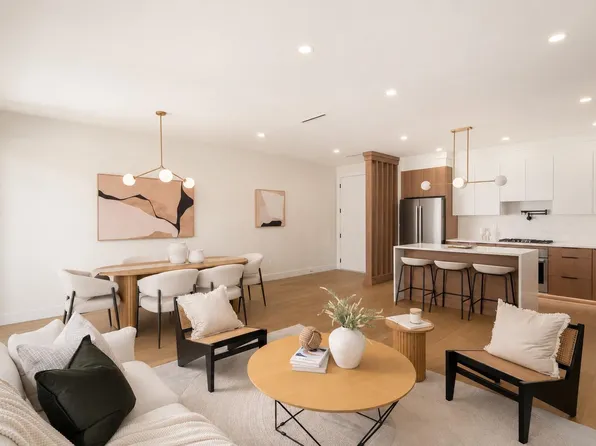 901 Edgar Ave #104, Coquitlam, BC V3K 2K1