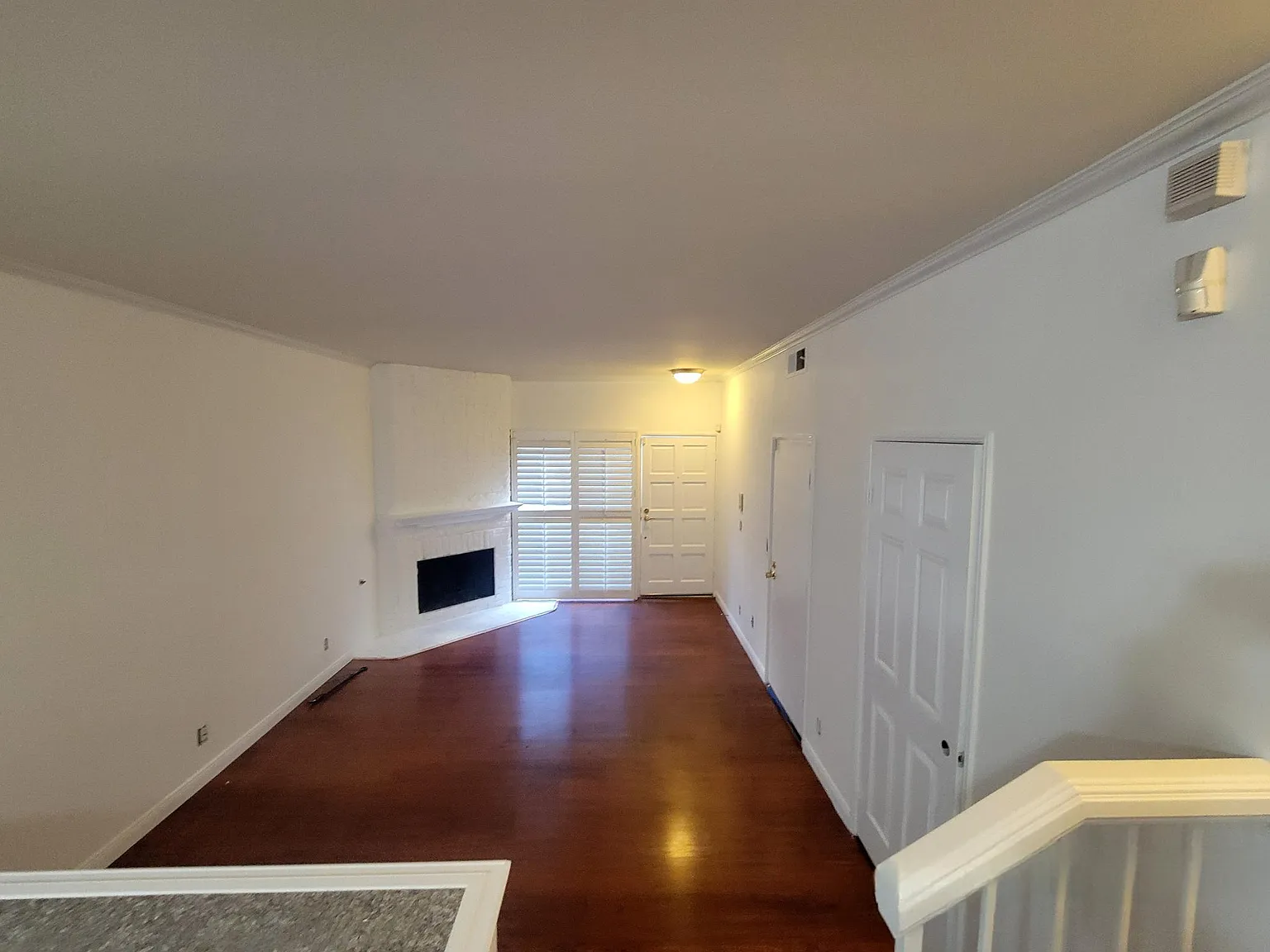 22865 Del Valle St — Photo 4