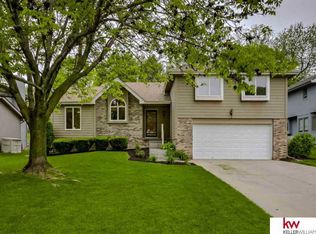 2718 N 99th St, Omaha, NE 68134