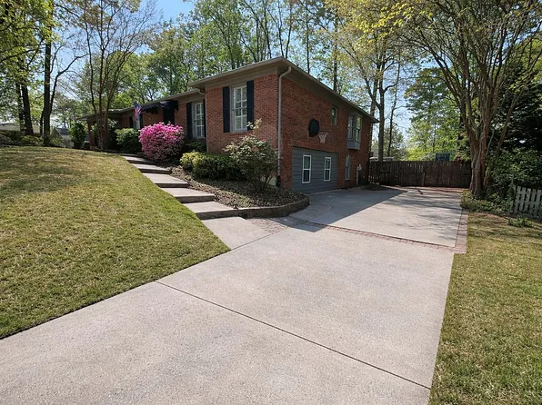 6801 Springlake Dr, Columbus, GA 31909