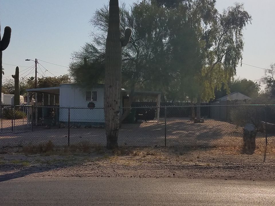 2nd image of 990 S Cedar Dr