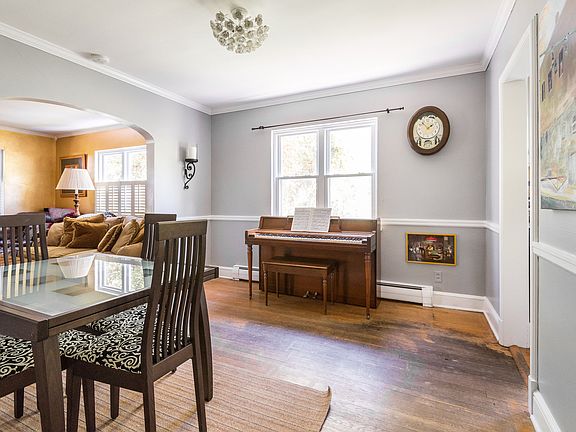 2nd image of 4925 Bromley Ln