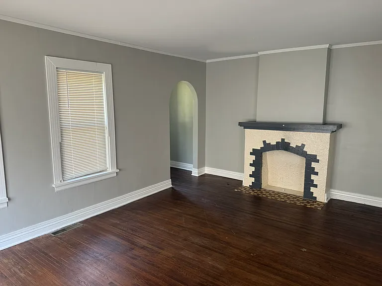 1503 S Knoxville Ave — Photo 2