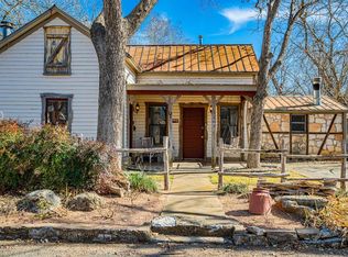 207 S Bowie St, Fredericksburg, TX 78624