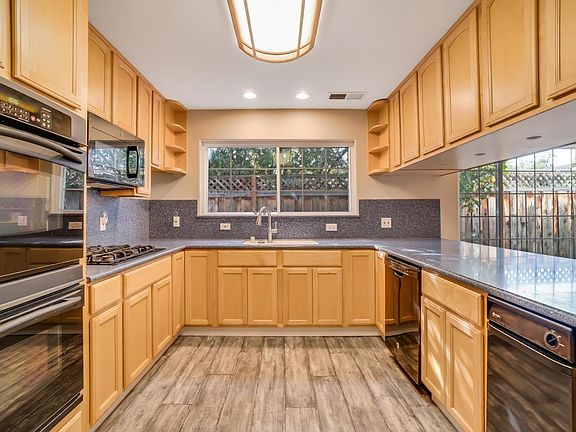 3rd image of 1759 Camargo Dr