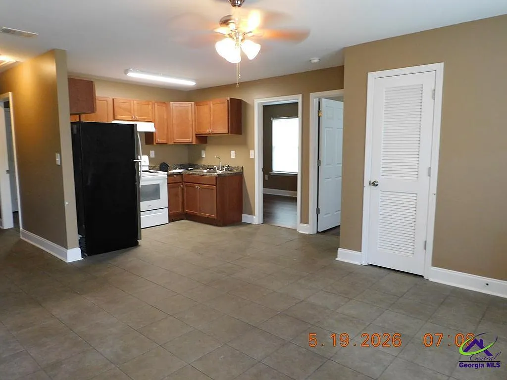 3 bed, 2.0 bath, 960 sqft, $1,100 — Photo 3