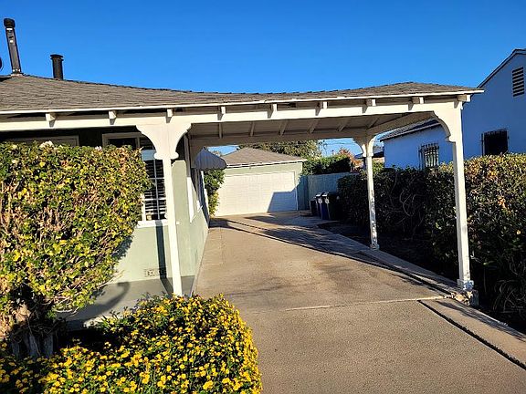 3rd image of 6552 Beeman Ave