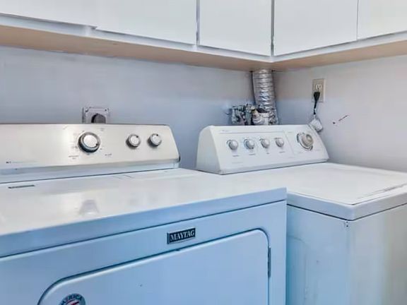 4th image of 2591 Riverland Dr #2