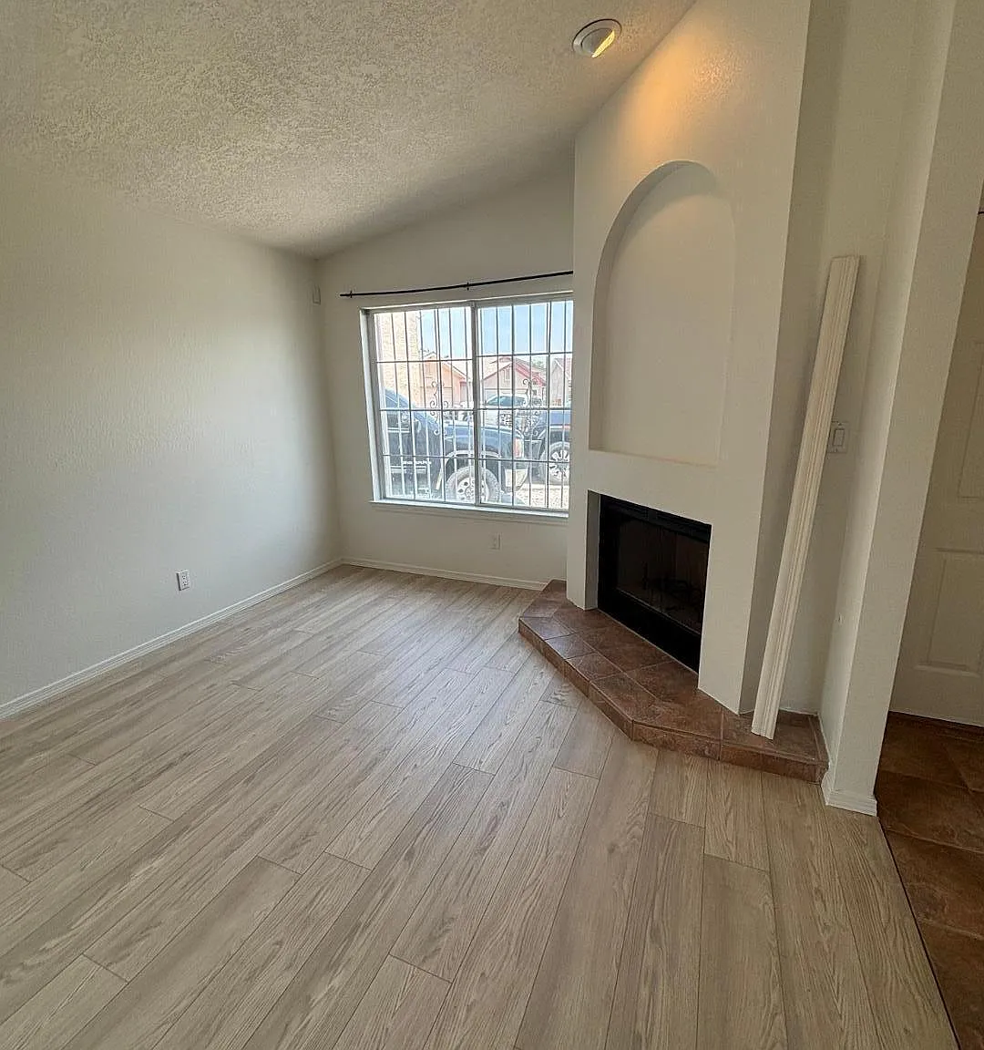 3 bed, 2.0 bath, 1472 sqft, $1,950 — Photo 2