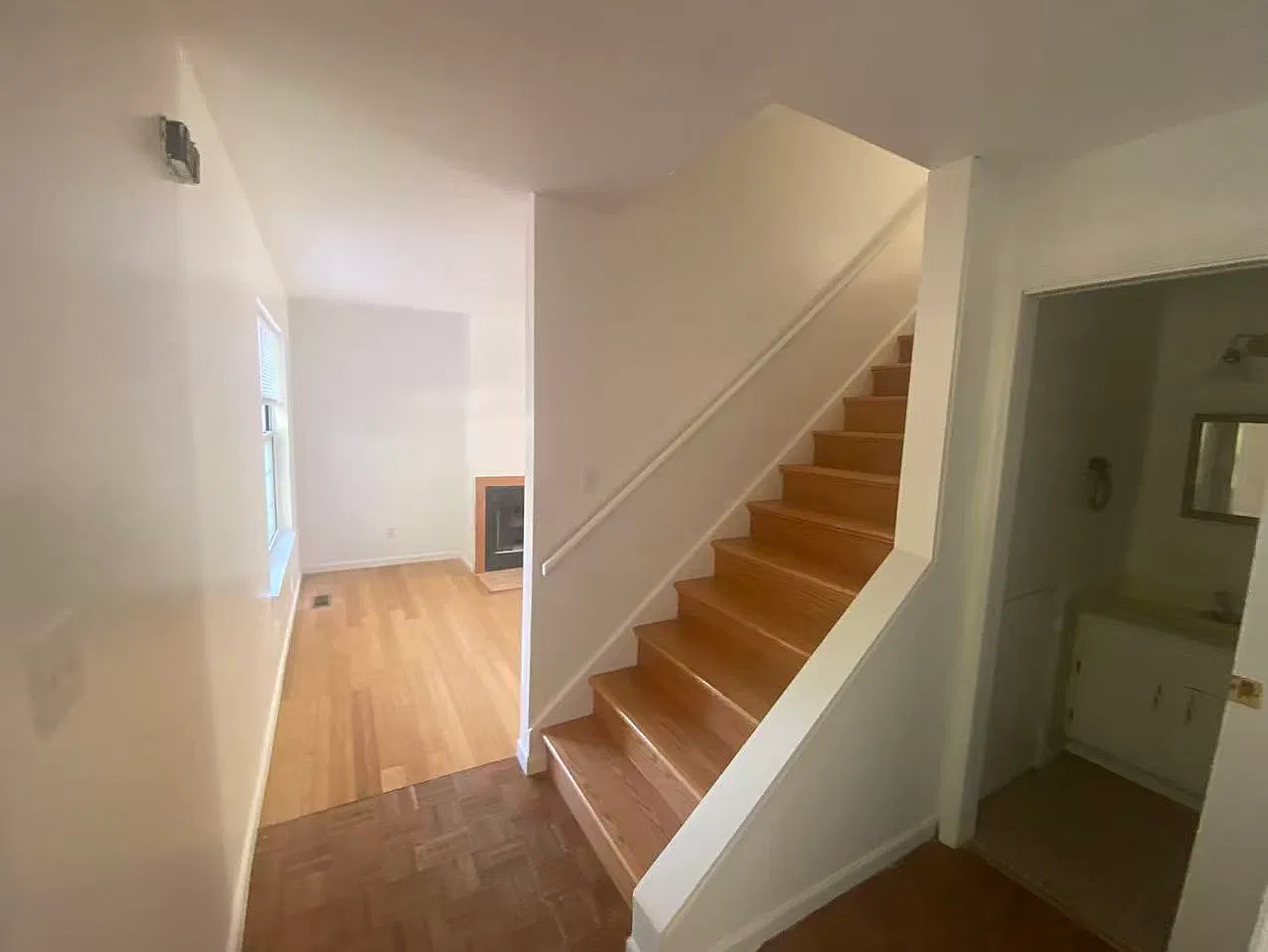 4 bed, 2.5 bath, 1764 sqft, $2,300 — Photo 2