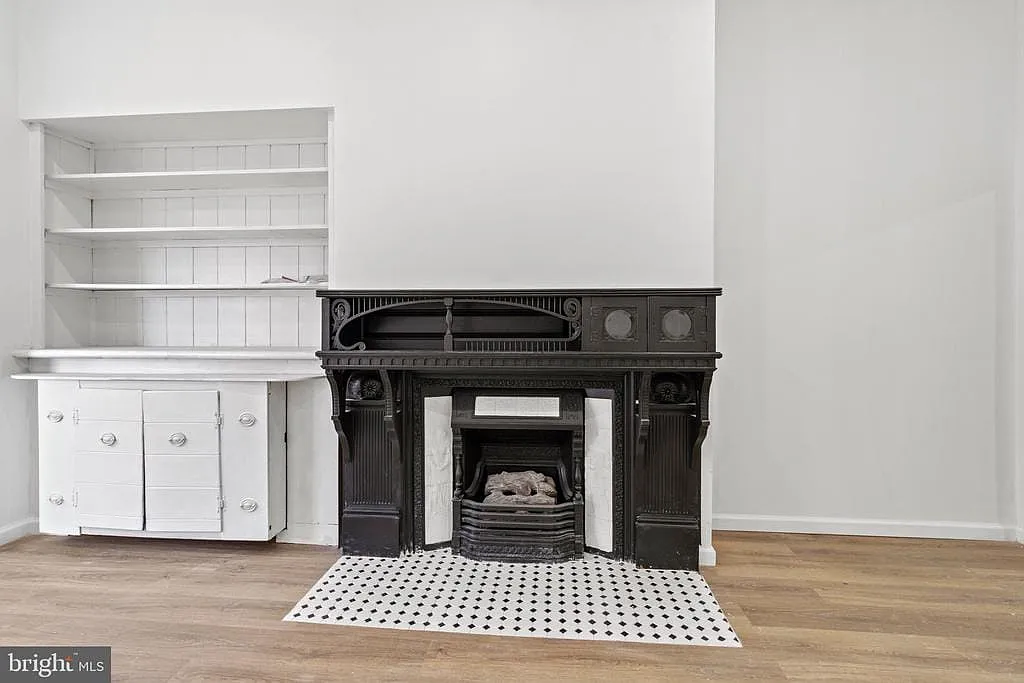 2 bed, 844 sqft, $1,975 — Photo 2