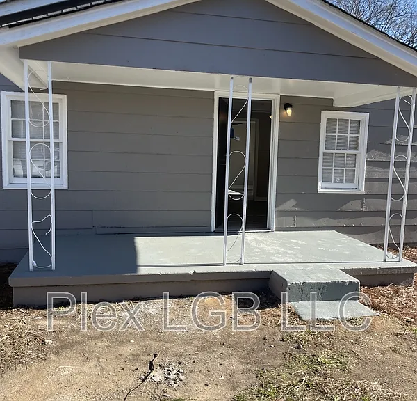 112 Oak Ln — Photo 1