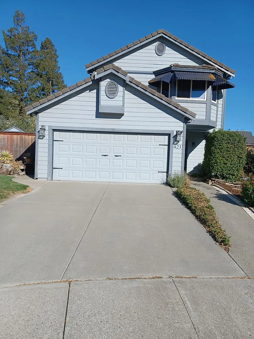 421 Robin Cir photo 1