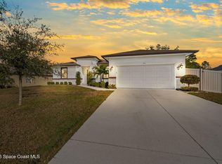 553 Rembrandt St SE, Palm Bay, FL 32909