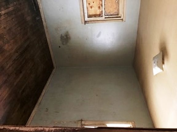 5th image of 10352 S Commercal Ave