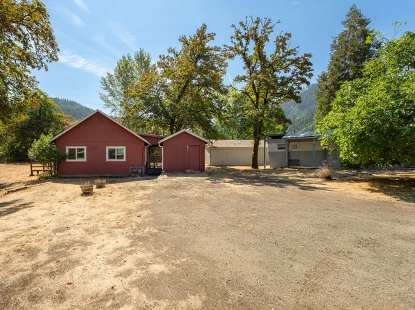 255 SE 2nd St, Canyonville, OR 97417