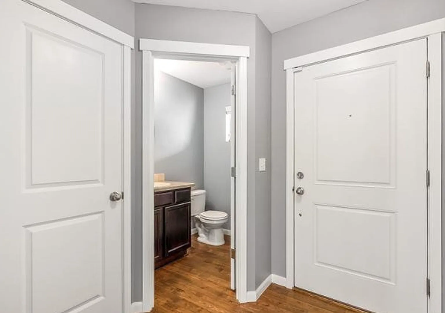 Updated 3 bedroom, 2.5 bath home in Tacoma! — Photo 3
