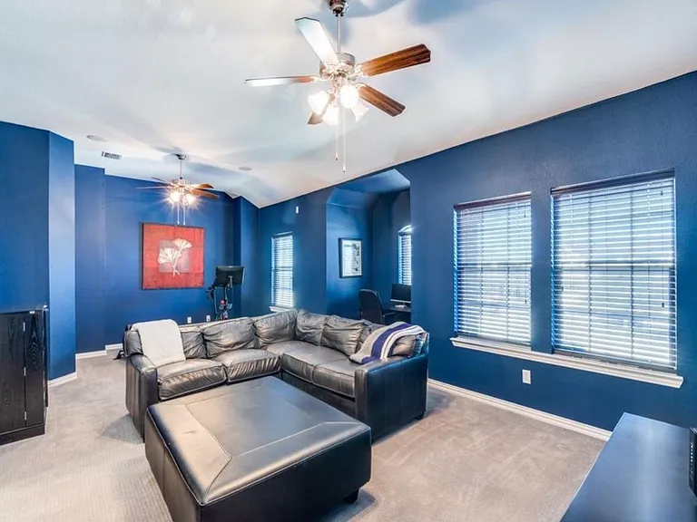 3848 Vienna St — Photo 16