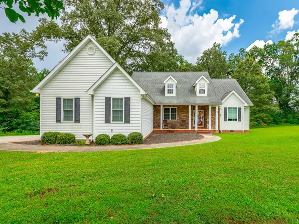 220 Village Dr, Whitwell, TN 37397