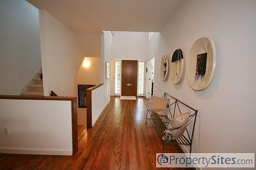 4th image of 275 Greenwood Blvd