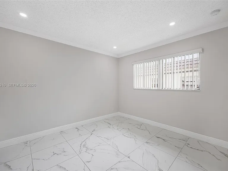 5450 Hollywood Blvd #203 — Photo 15
