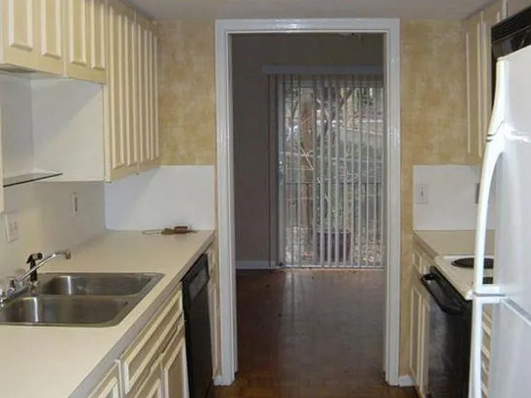 2704 San Pedro St #2 — Photo 5