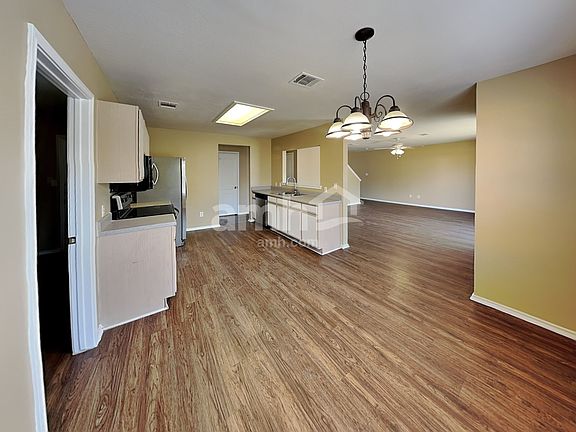 4th image of 510 Thicket Ln