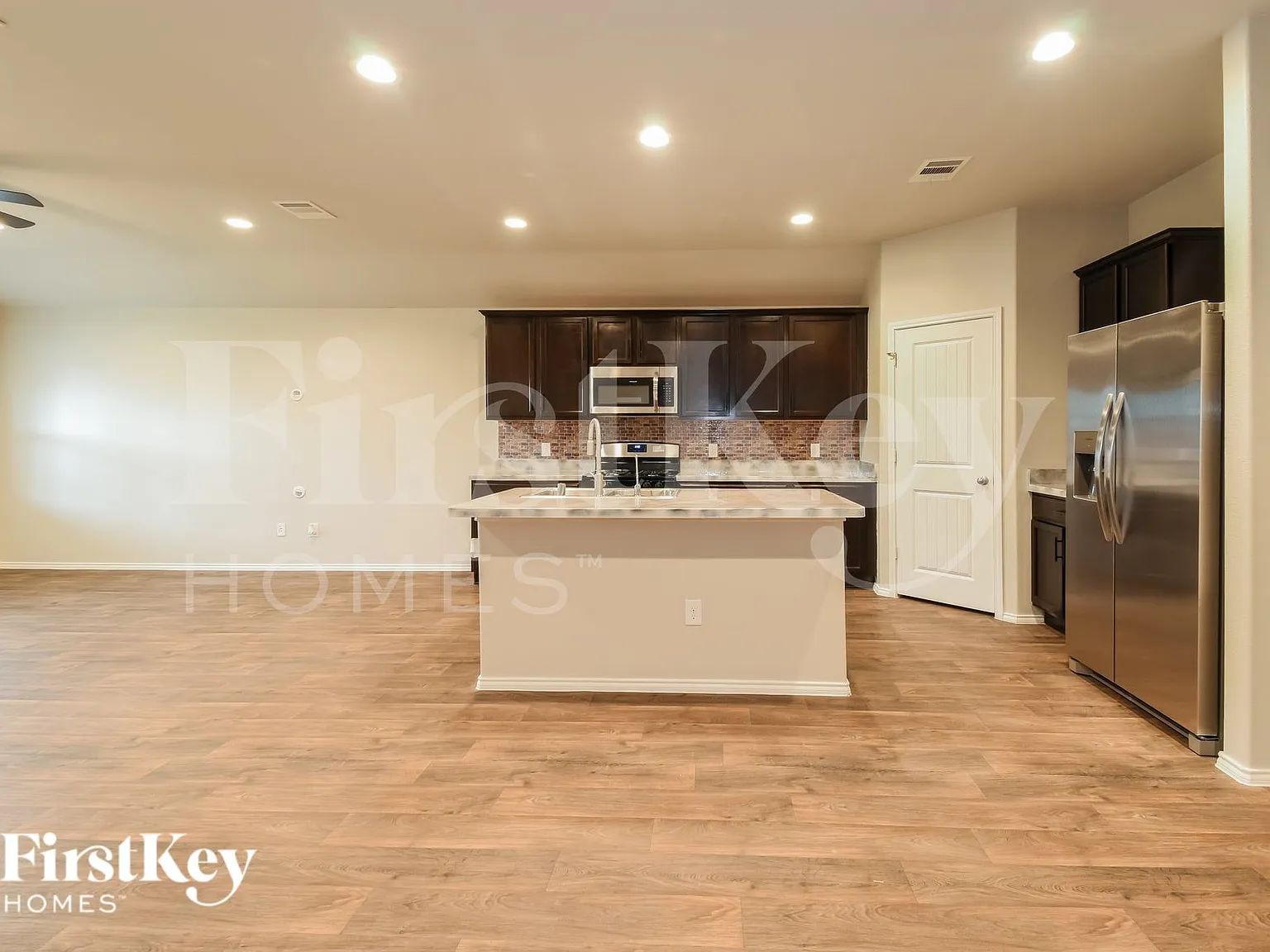 4 bed, 2.0 bath, 1836 sqft, $2,225 — Photo 3