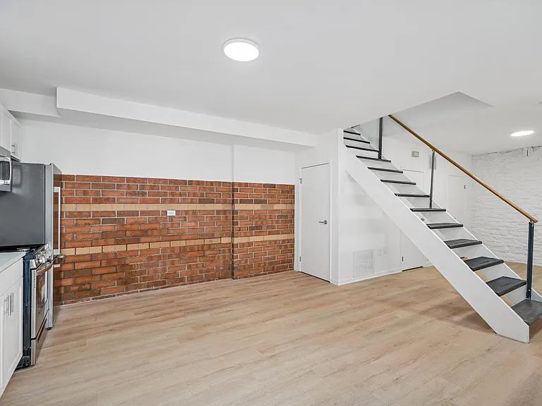 3401 Butler St #R1 — Photo 12