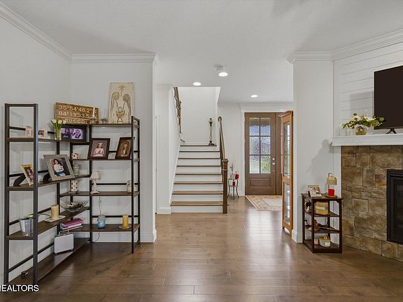 4th image of 2334 Hickory Crest Ln