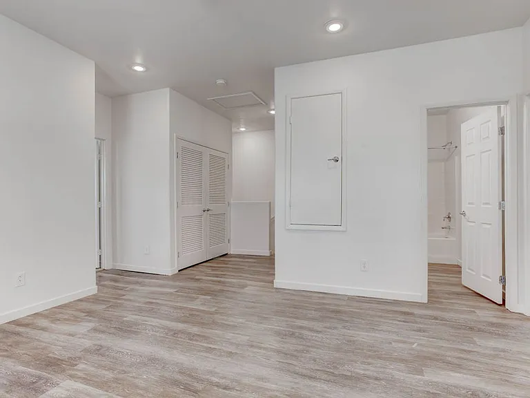 2049 Rockburne St — Photo 15