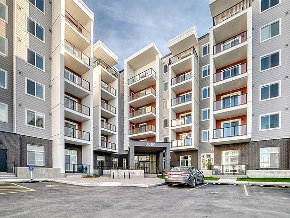 3rd image of 150 Carrington Cres NW #3611