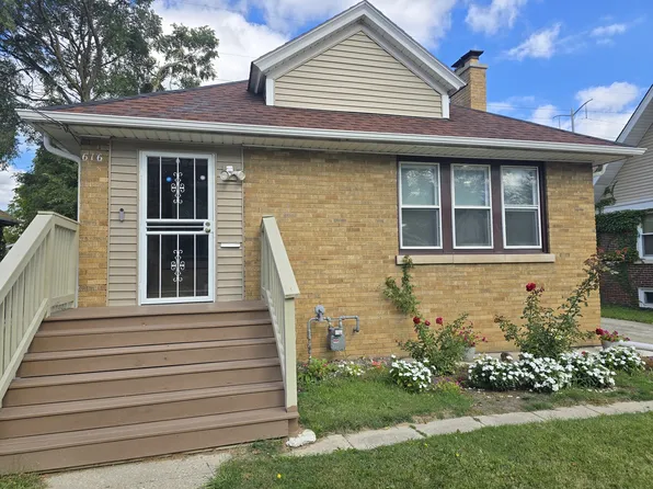 616 W Keith Ave, Waukegan, IL 60085