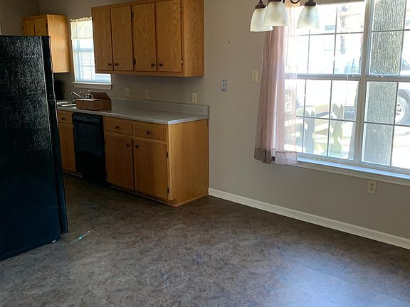 5th image of 1601 Greenwood Cir