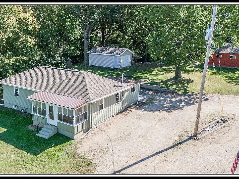 1st image of 213 W Clark St