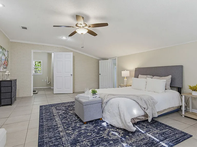 1095 Texas Pkwy — Photo 40