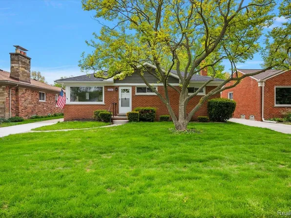 23344 Brookdale Blvd, Saint Clair Shores, MI 48082