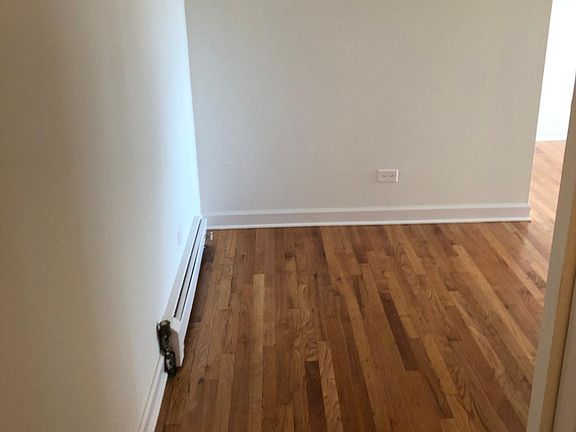 3rd image of 6209 N Kenmore Ave #506