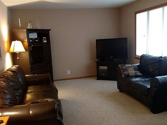 2nd image of 190 Robert St