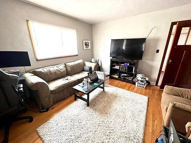 1st image of 124 1st Ave S