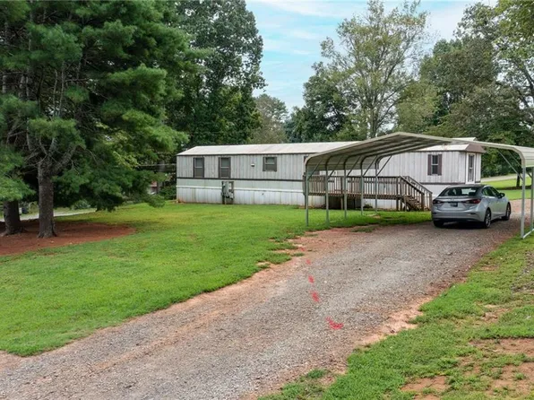 7410 Olin Rd, Pfafftown, NC 27040